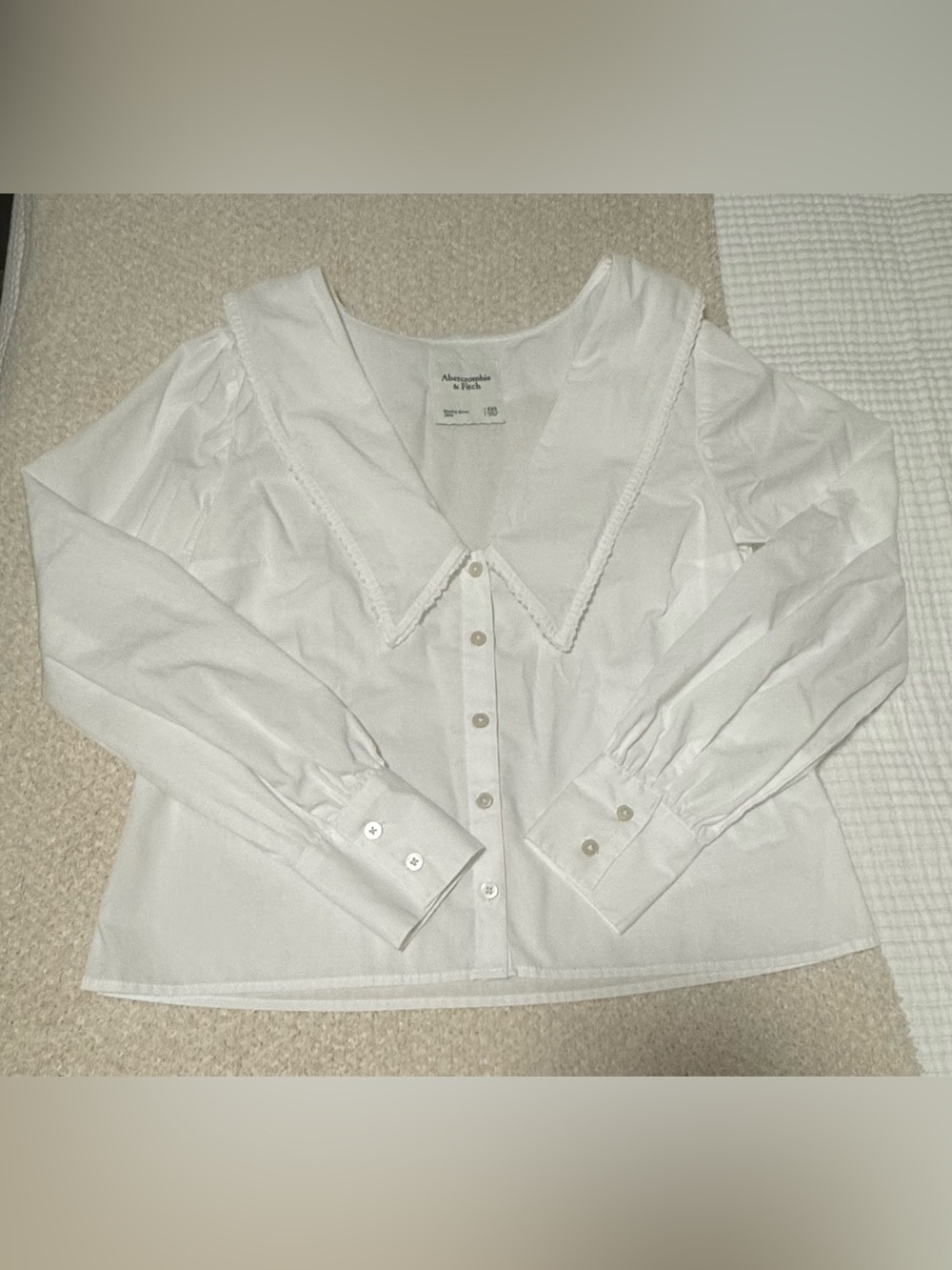 Abercrombie & Fitch | White Scalloped Collar Button-Up Blouse